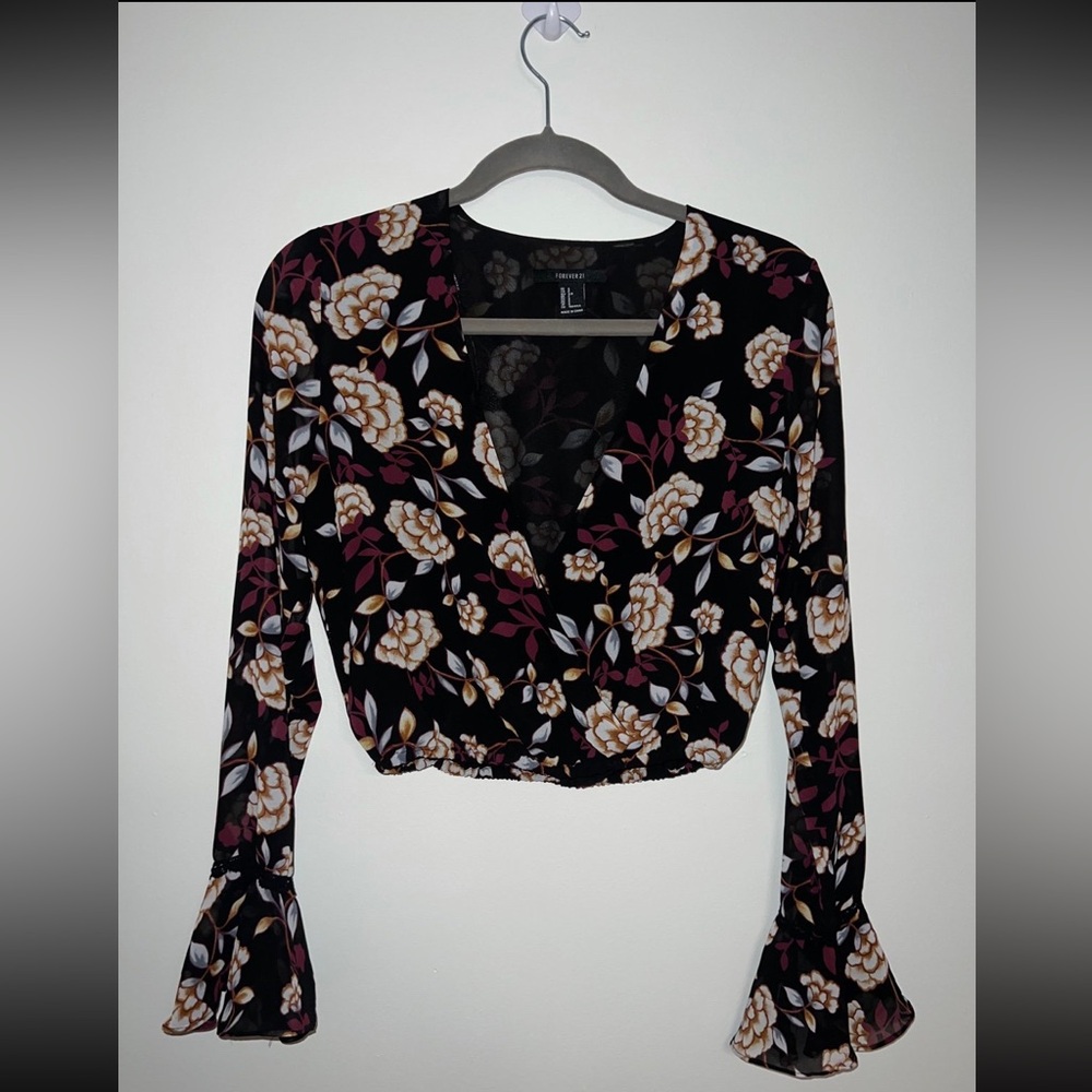 Forever‎ 21 bell sleeved top
